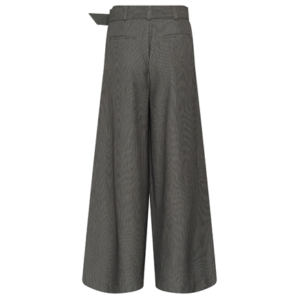 My Essential Wardrobe 23 The Pinstripe High Bukser